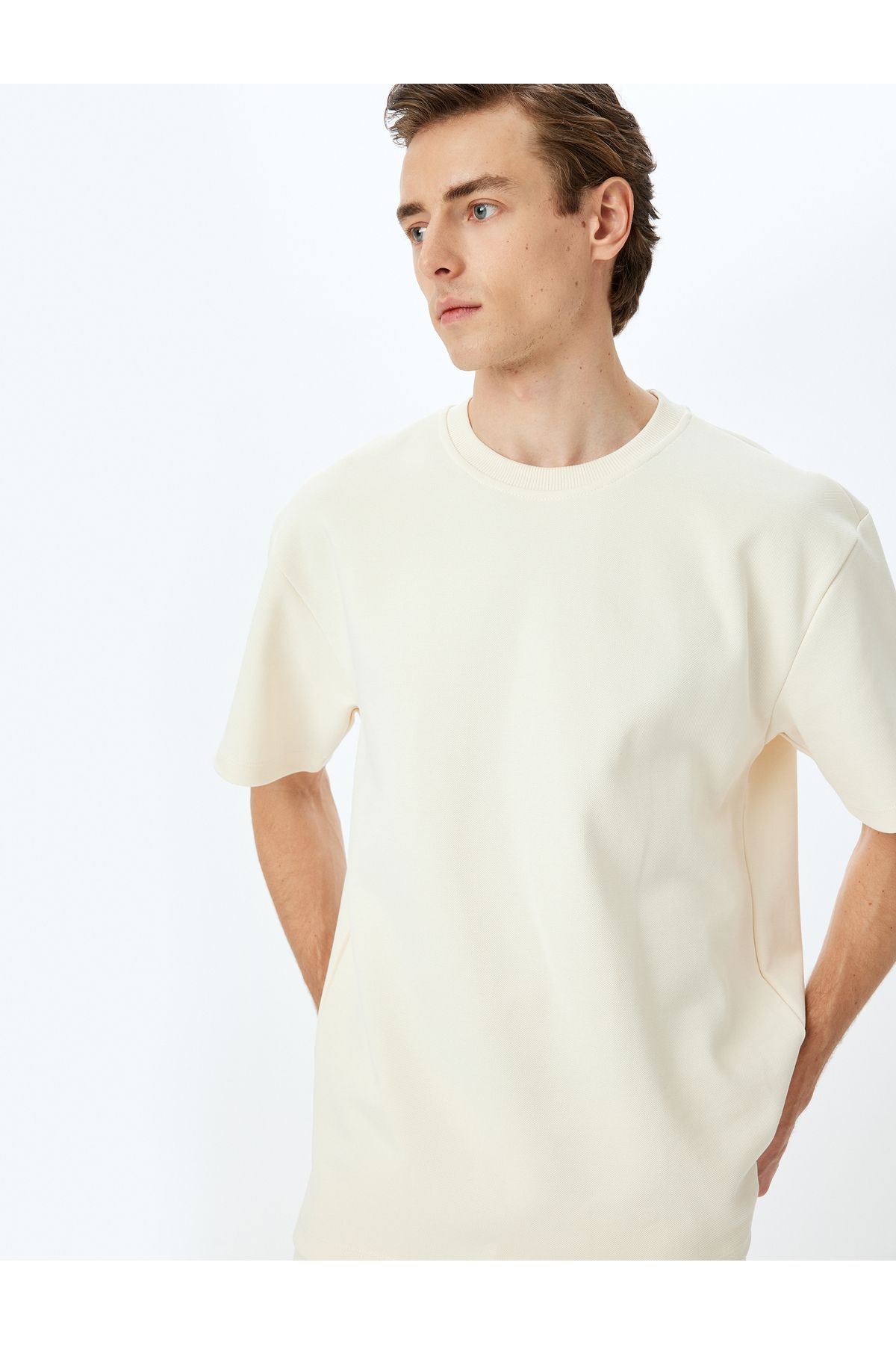 Koton Yeni Sezon Bisiklet Yaka Pamuklu Tok Kumaş Kısa Kollu Oversize Tişört