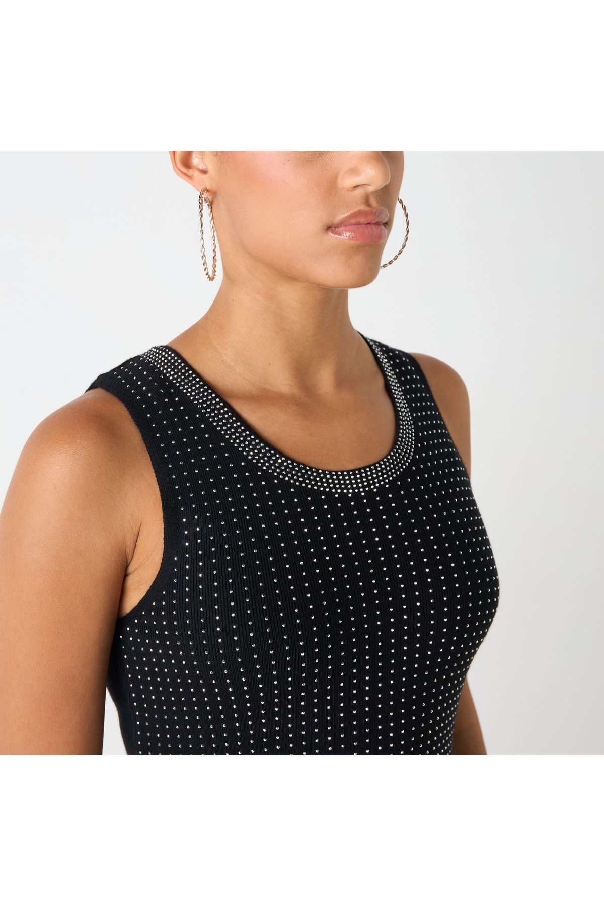2Xtremz-Embellished Sleeveless Tank Top With Round Neck 4