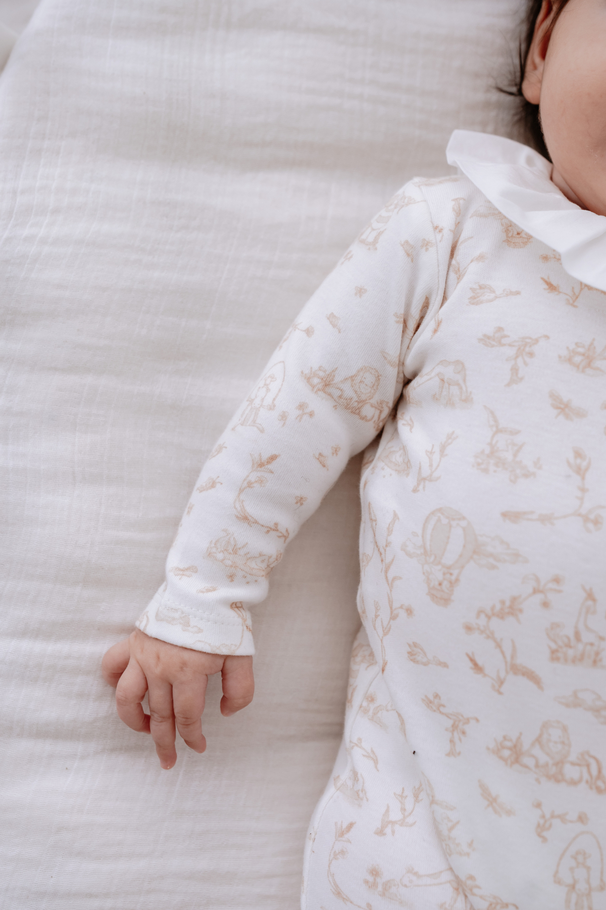 Atelier Babbi %100 Pamuk Bebek Tulum - Toile De Jouy / Bej fotoğrafı 4 (önizleme)