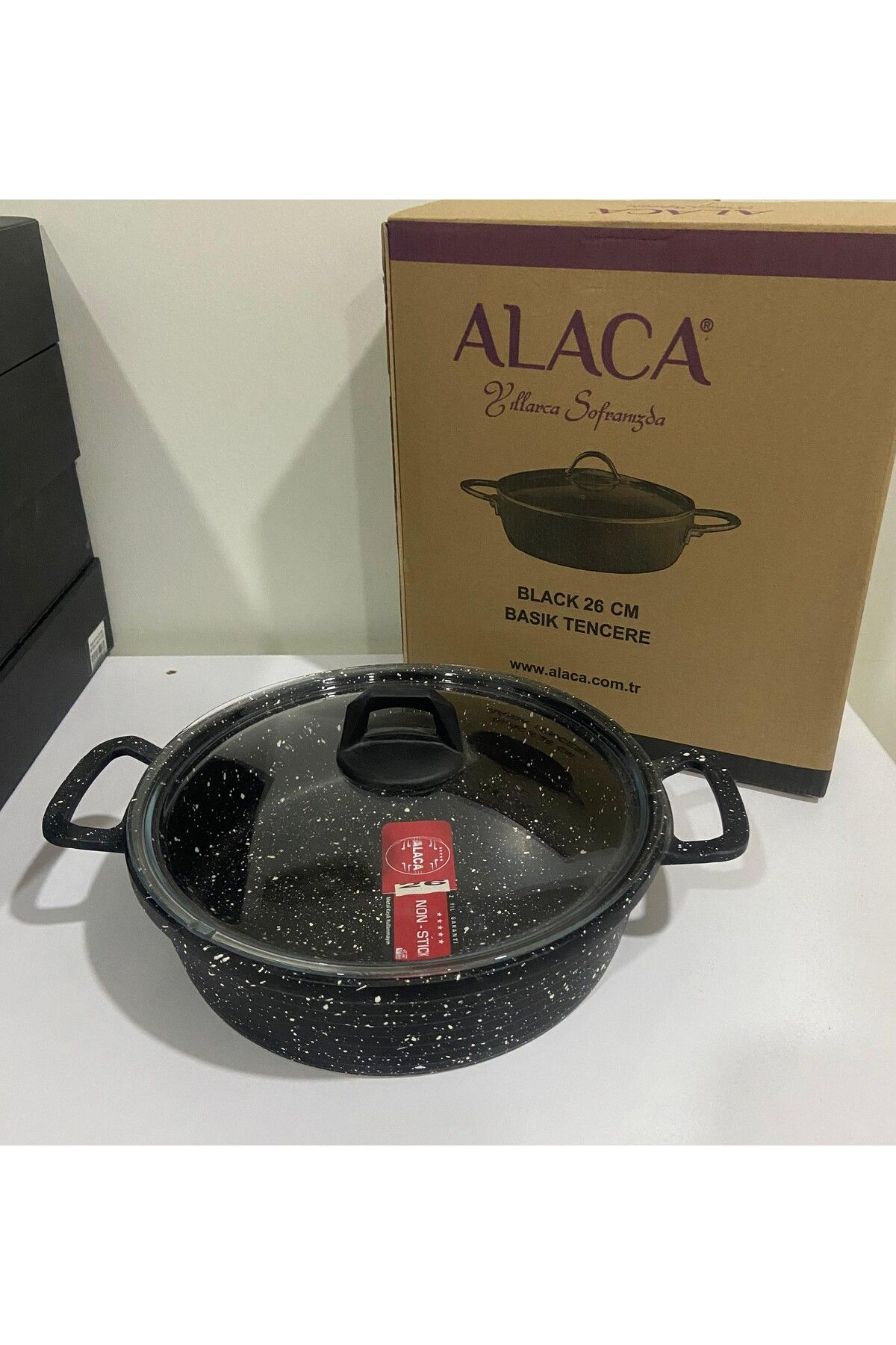 Alaca 24 Cm Döküm Granit Basık Tencere