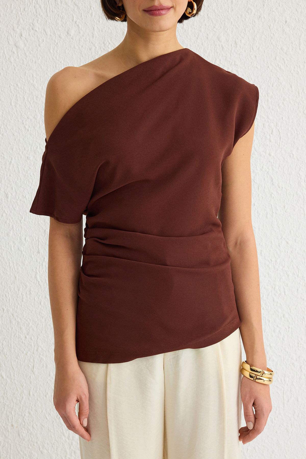 Trendyol Collection-Braune, gewebte Webbluse mit U-Boot-Ausschnitt TWOSS24BZ00353 3