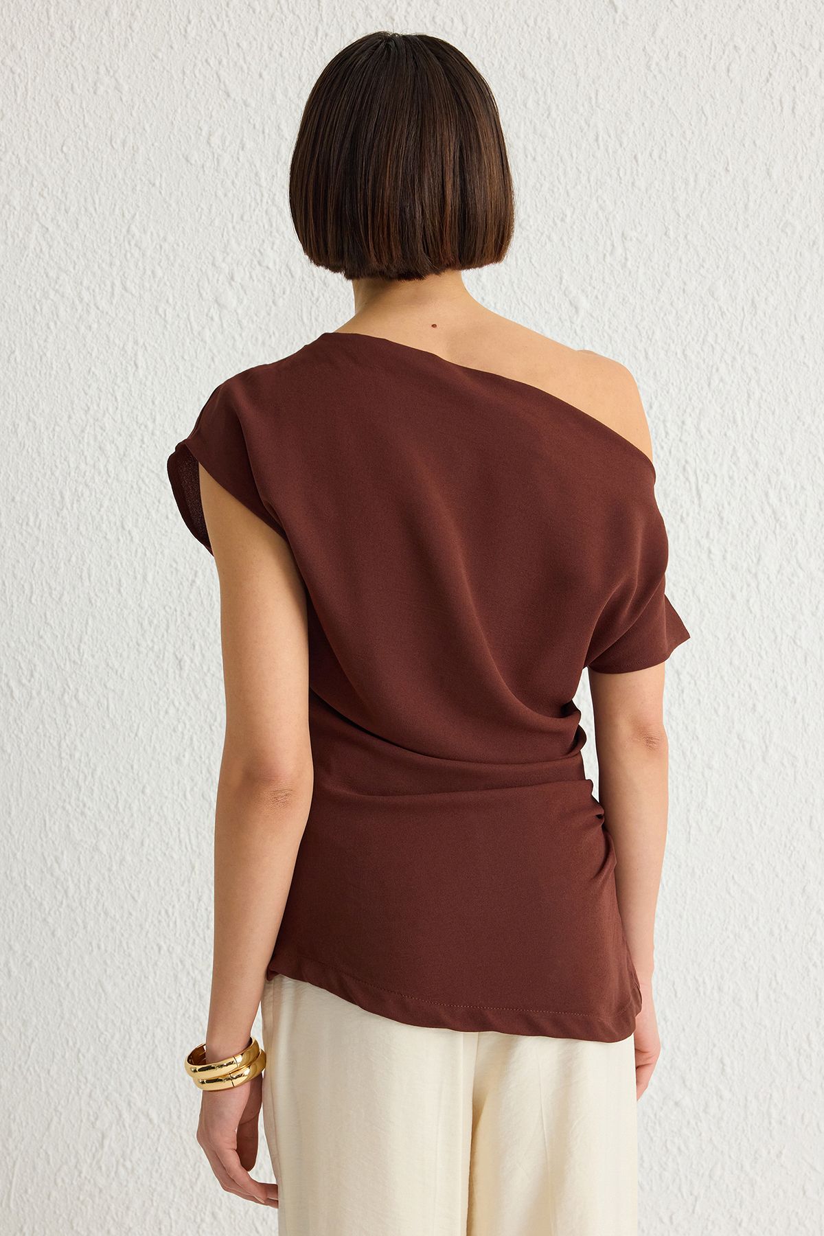 Trendyol Collection-Braune, gewebte Webbluse mit U-Boot-Ausschnitt TWOSS24BZ00353 5