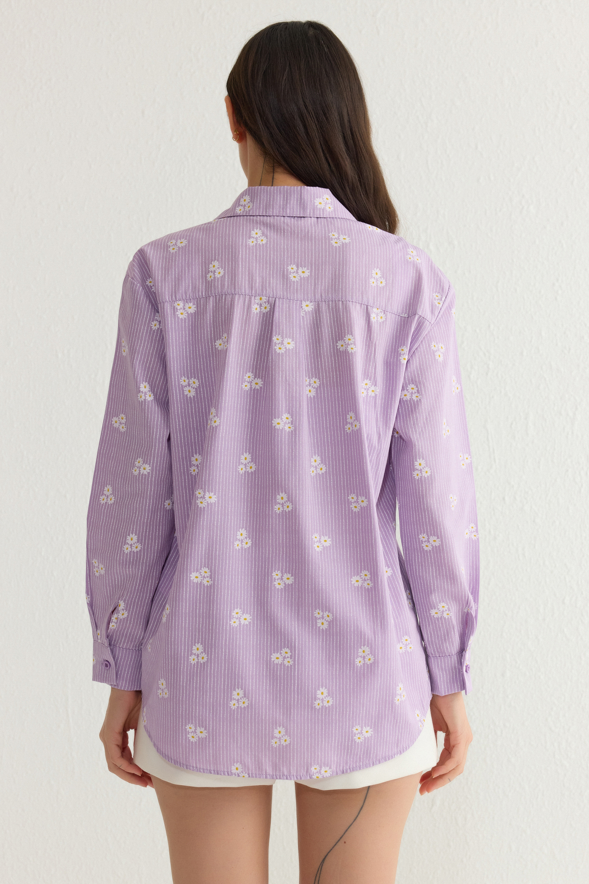 Trendyolmilla  Lila Çizgili Çiçek Desenli Pamuklu Oversize Geniş Kalıp Dokuma Gömlek TWOSS23GO00373 - Görsel 5
