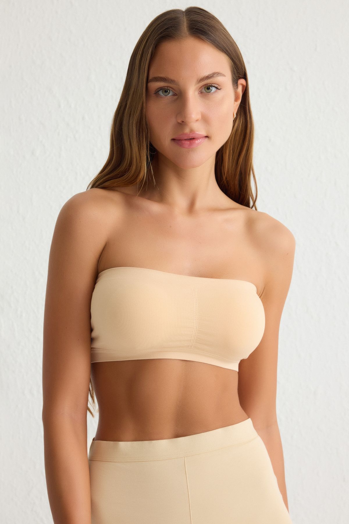 Trendyol Collection-2-teiliger, nahtloser Bandeu-Strick-BH – Schwarz und Hautfarbe THMSS25SU00010 4