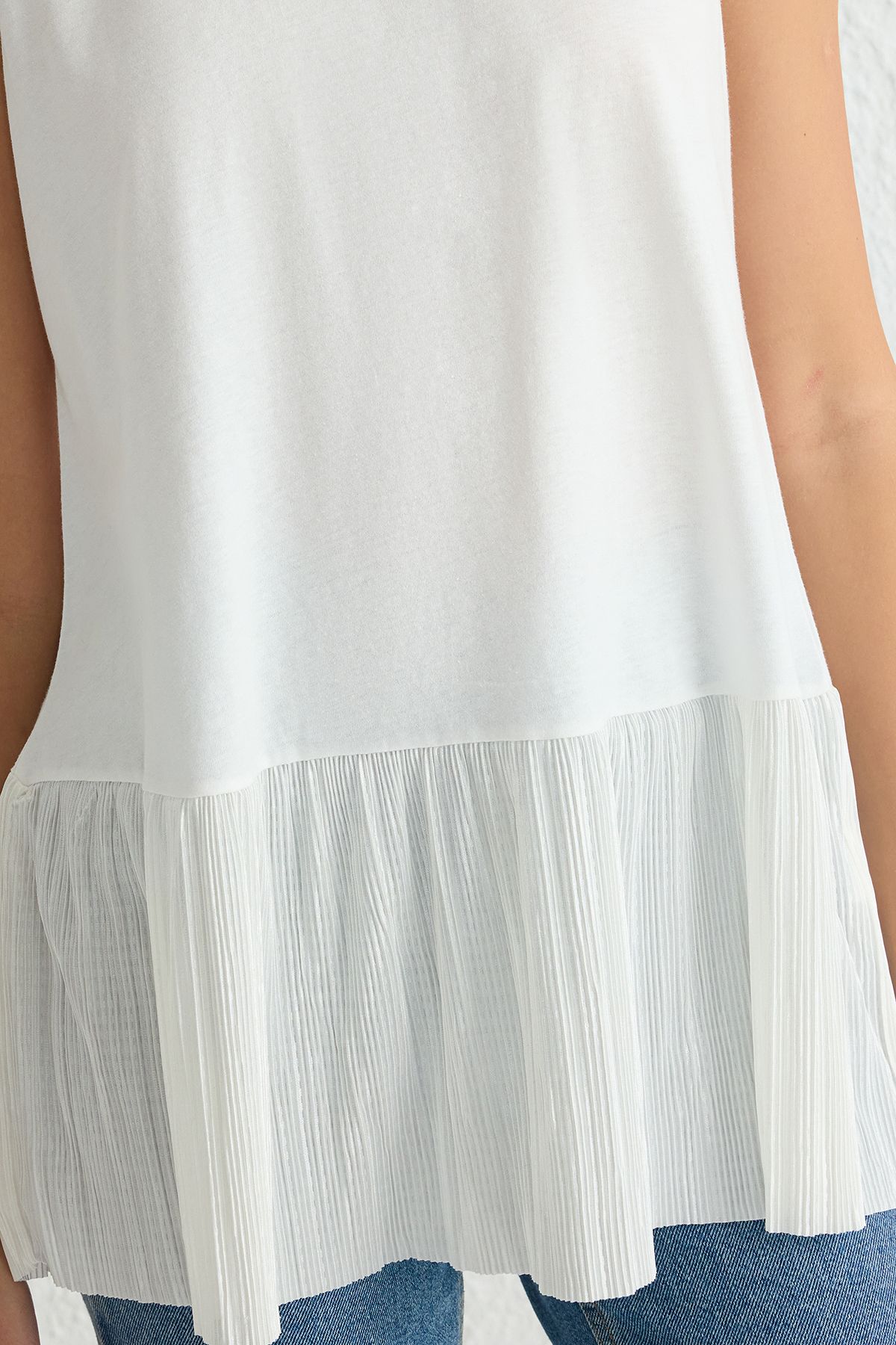 Trendyol Modest-Ärmellose Strickbluse mit Falten - Weiß TCTSS25UK00005 6