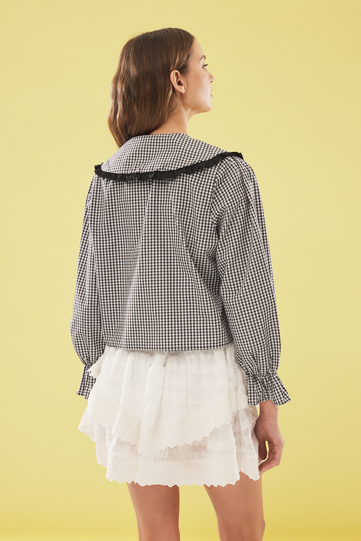 Trendyolmilla  Siyah Büyük Yaka Detaylı Pötikare Desen Regular Normal Kalıp Dokuma Gömlek TWOSS25GO00077 - Görsel 5