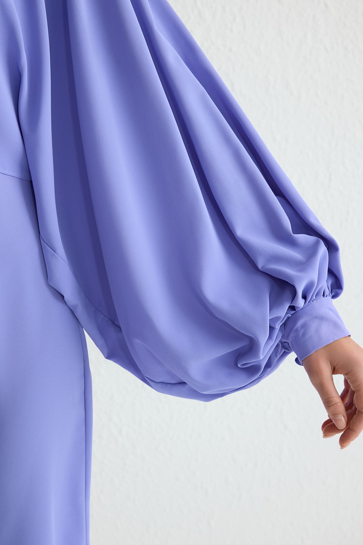 Trendyol Modest-Detailné tkané večerné šaty Purple Cape Tctss25Db00006 3