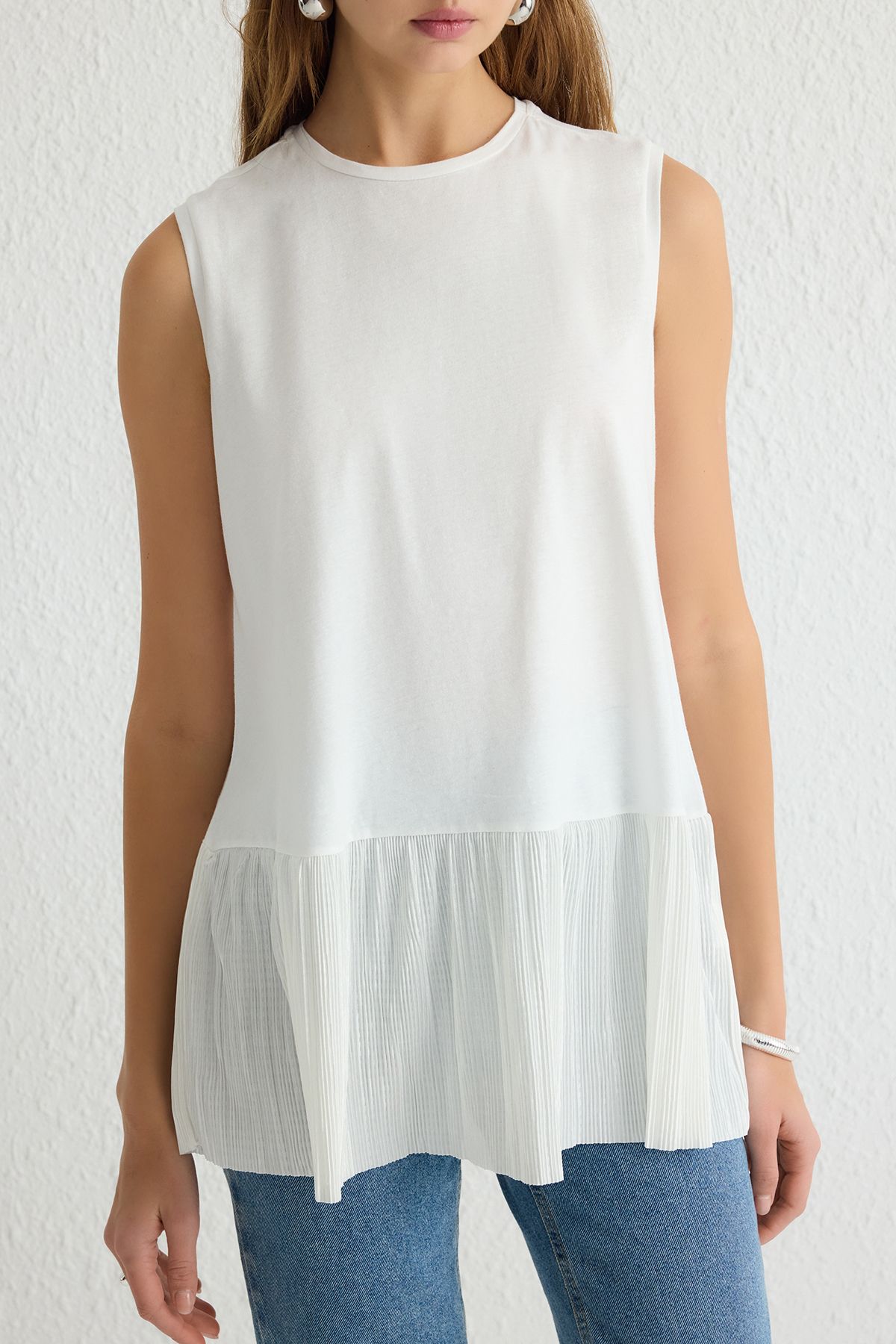 Trendyol Modest-Ärmellose Strickbluse mit Falten - Weiß TCTSS25UK00005 5