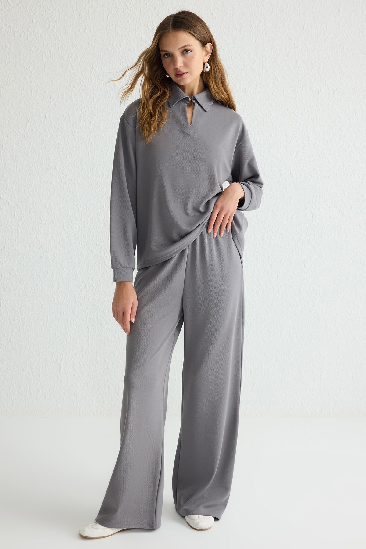 Trendyol Modest-Grauer Polokragen-Krepp-Strick-Unterteil-Oberteil-Anzug TCTSS25US00009 2