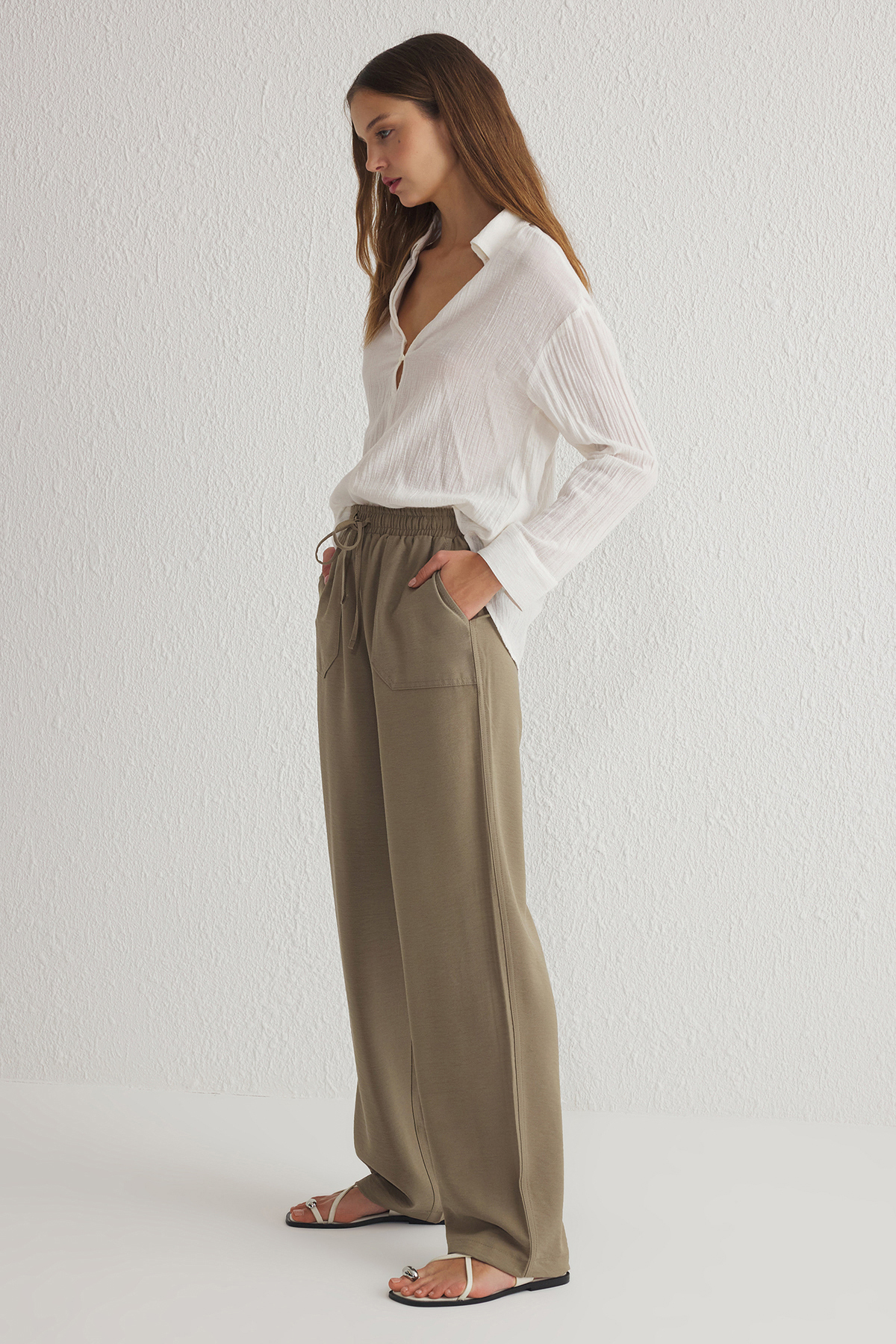 Trendyolmilla  Haki Beli Lastikli Ederli Kumaş Pull On Jogger Dokuma Pantolon TWOSS25PL00010 - Görsel 2