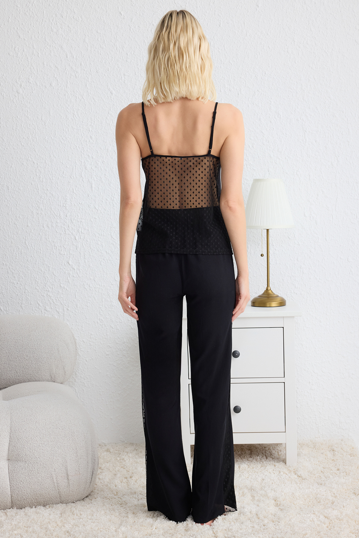 Trendyolmilla  Siyah Puantiyeli Dantel Detaylı İp Askılı Viskon Dokuma Pijama Takımı THMSS25PT00128 - Görsel 6