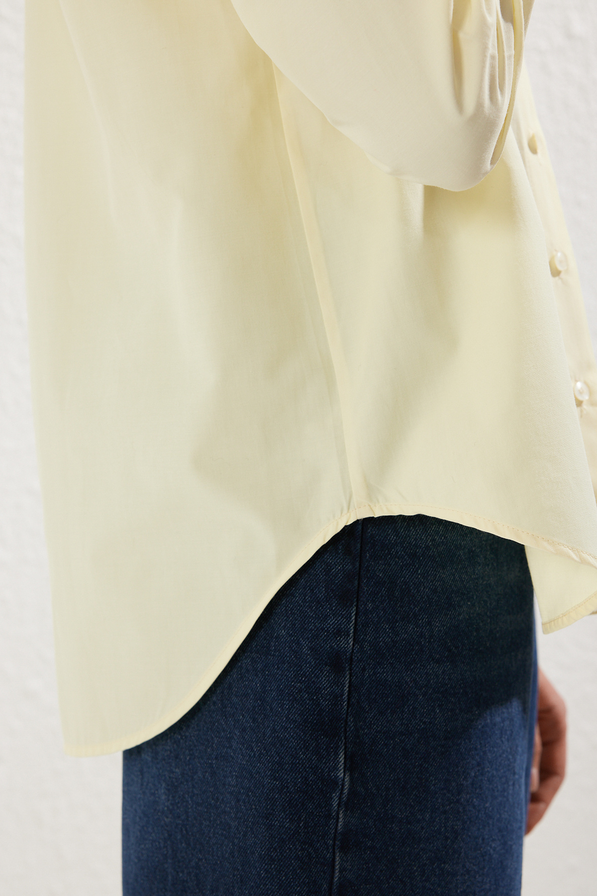 Trendyolmilla  Sarı Loose Fit Pamuklu Dokuma Gömlek TWOAW20GO0107 - Görsel 4