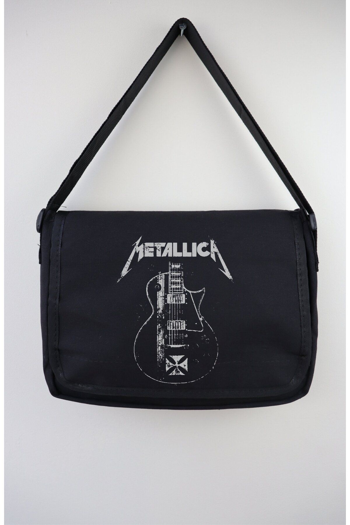 Fuddy Moda Metallica Yazılı Postacı Çantası, Unisex Guitar Rock Band Baskılı Omuz Çantası