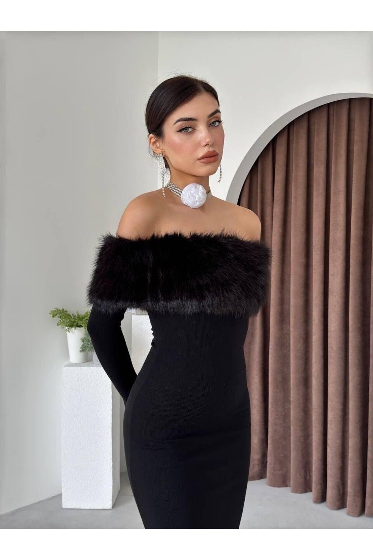 Orihime-Women's Black Collar Fur Strapless Long Sleeve Dress 3