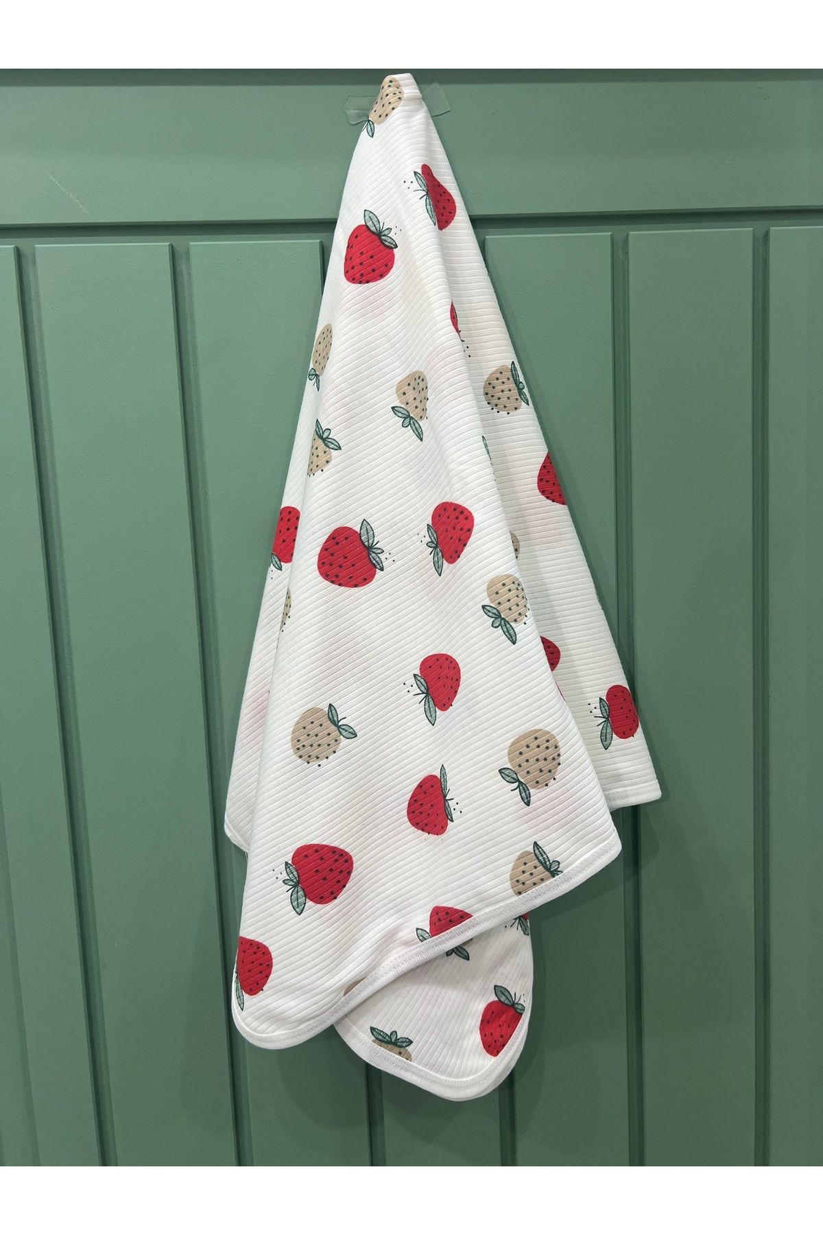 Beybi-100% Cotton 80*90 Sizes Double Sided Strawberry Pattern Blanket 1