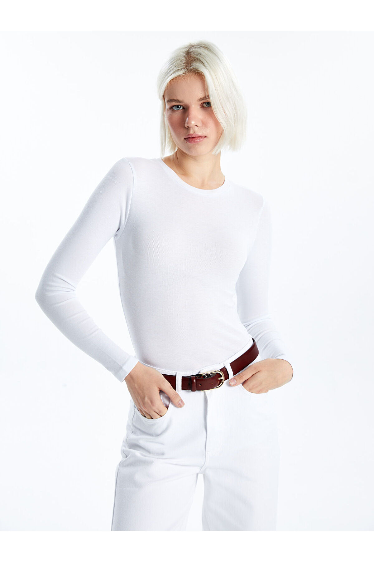 Trendyol Damen Basic T-Shirt – 100% Baumwolle, Rundhals, Regular Fit, Weiß, Größe M