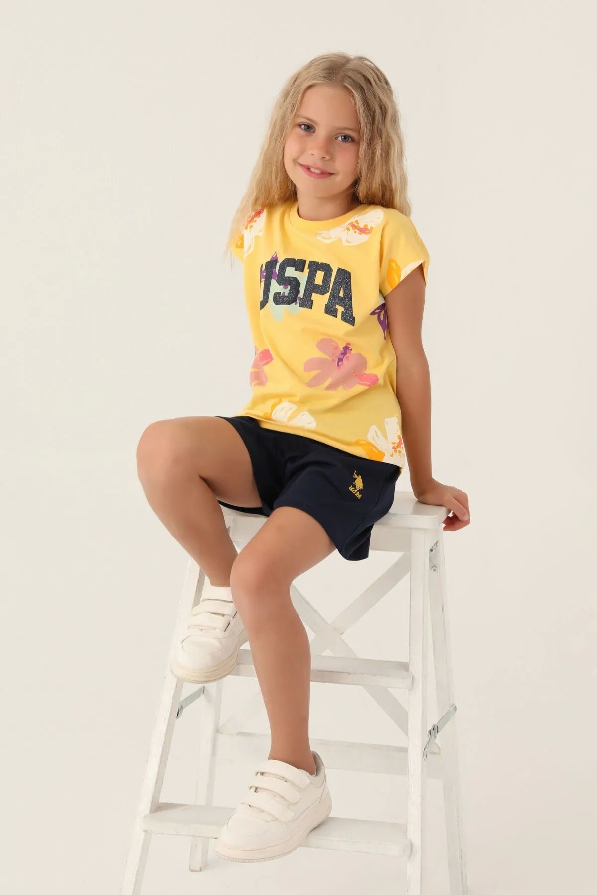 U.S. Polo Assn. طقم شورت بناتي مرخص من U.S. Polo Assn