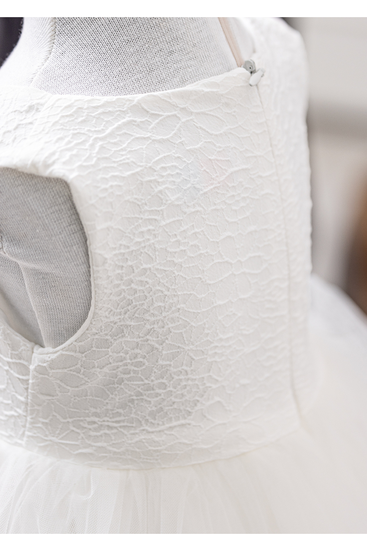 Mika Bebek & Çocuk Beyaz Renkli İnci İşlemeli Kabarık Gelinlik Elbise fotoğrafı 5 (önizleme)
