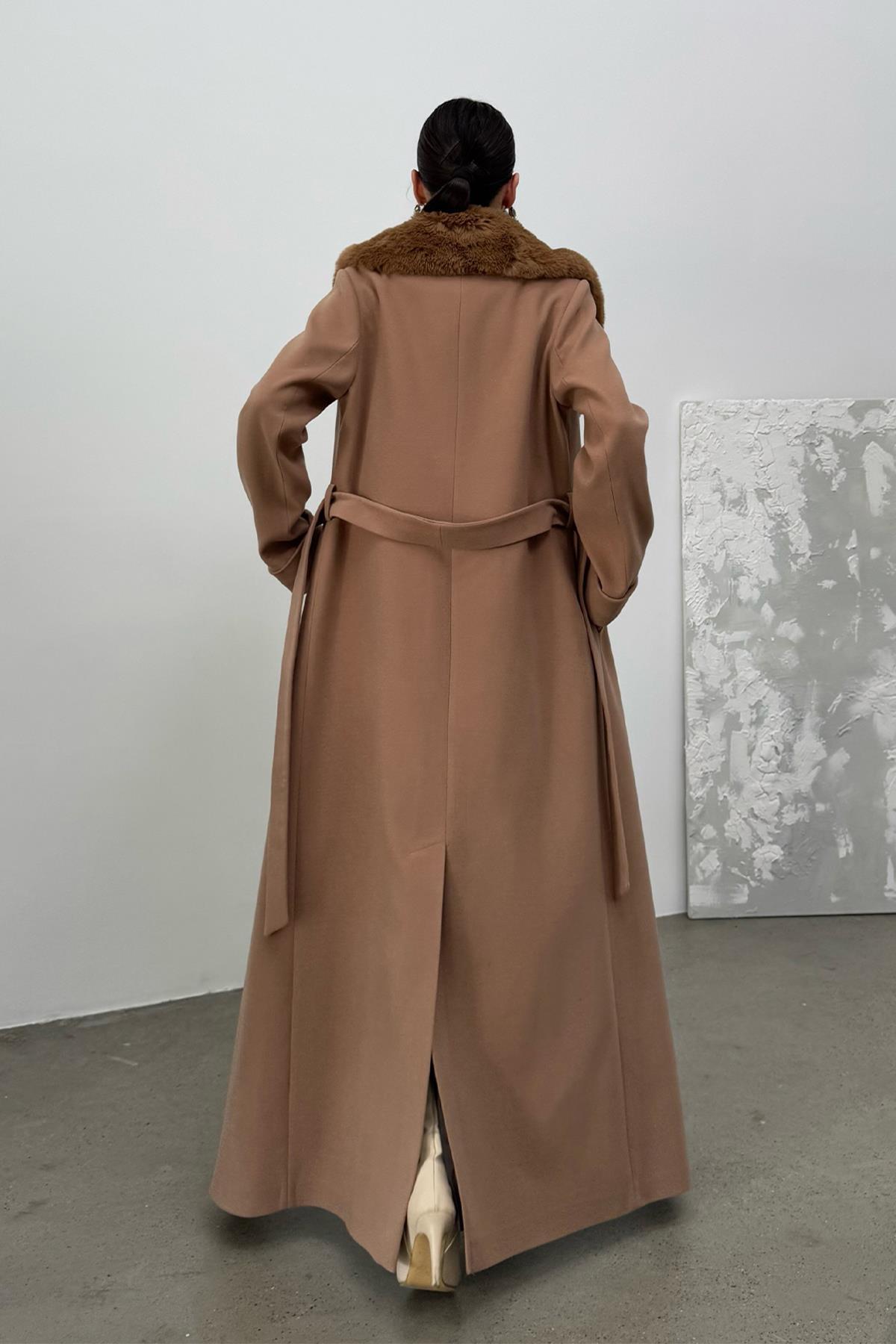 Olcay  Çıkabilen Kürklü Erkek Yaka Belden Kuşaklı Manto KAMEL 3015-Y - Görsel 7