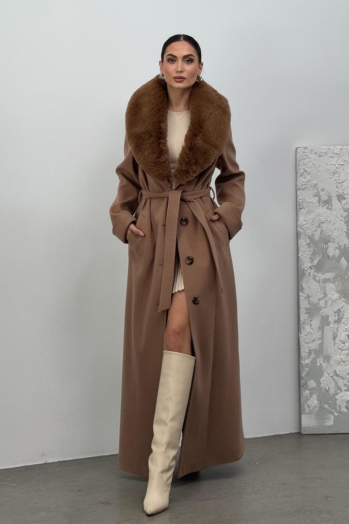 Olcay  Çıkabilen Kürklü Erkek Yaka Belden Kuşaklı Manto KAMEL 3015-Y - Görsel 4