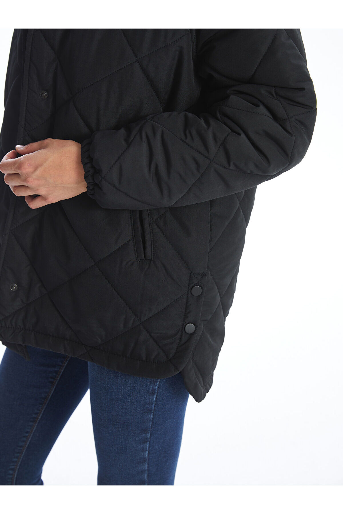 LC Waikiki  LCWK Kapüşonlu Kapitone Kadın Şişme Mont - Görsel 3