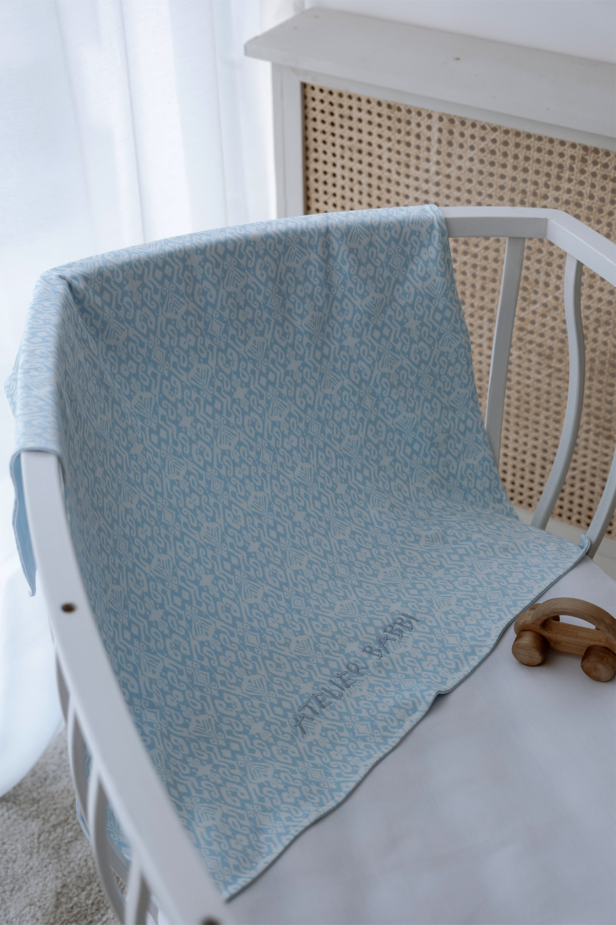 Atelier Babbi %100 Pamuk Çift Taraflı Bebek Battaniyesi - İkat / Mavi fotoğrafı 5 (önizleme)