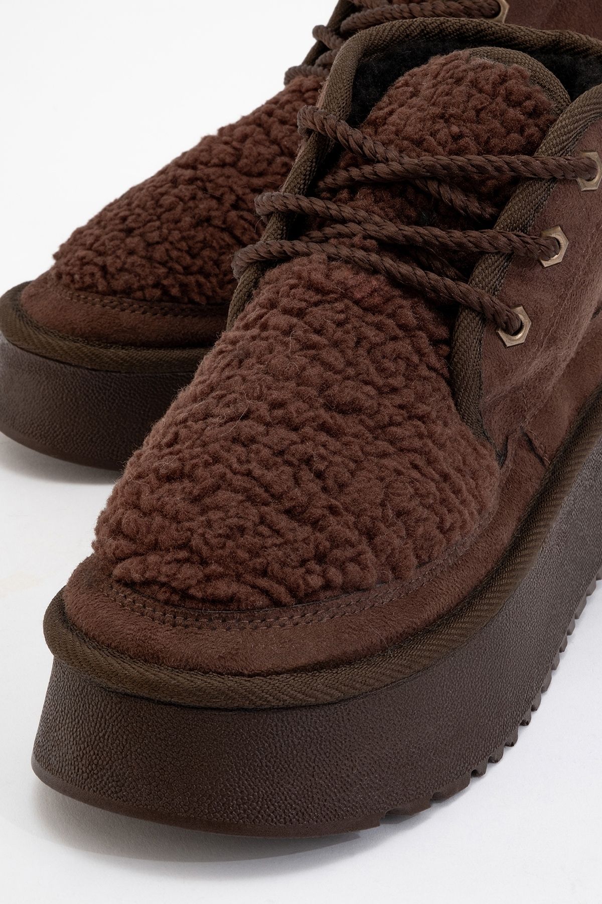 LuviShoes-Γυναικείες αθλητικές μπότες TYSON Brown Suede Shearling με χοντρή σόλα με κορδόνια 3