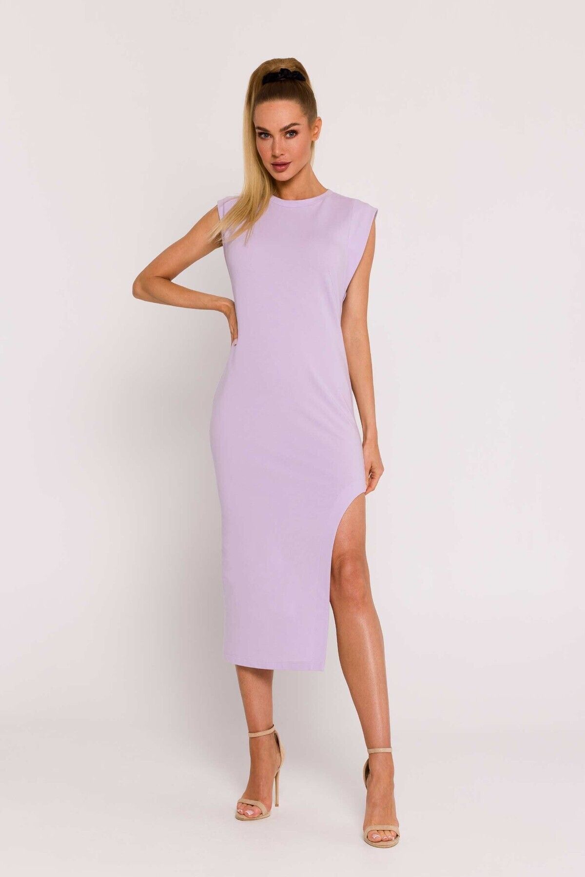 Made of Emotion-Fitted dress with a slit on the leg 2
