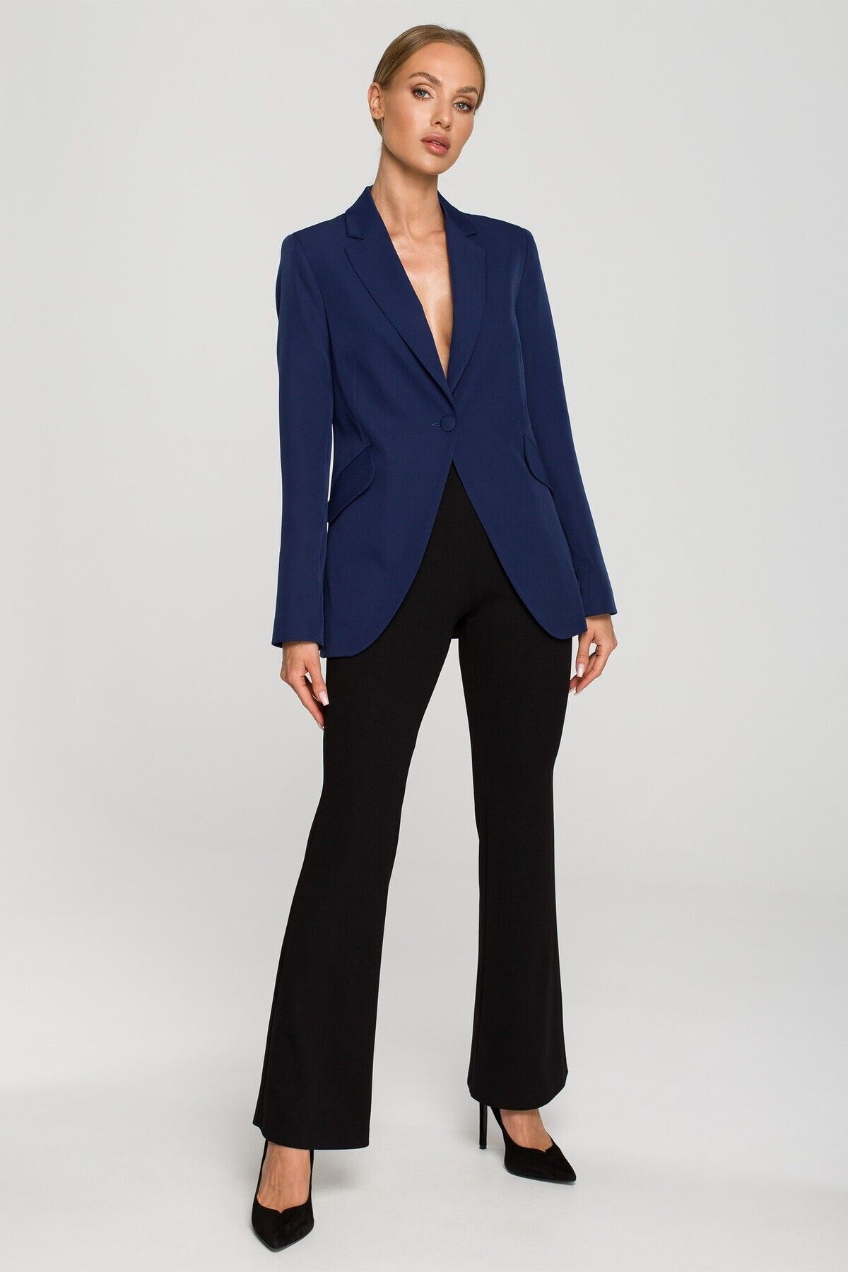 Made of Emotion-Blazer fastened with a single button 2