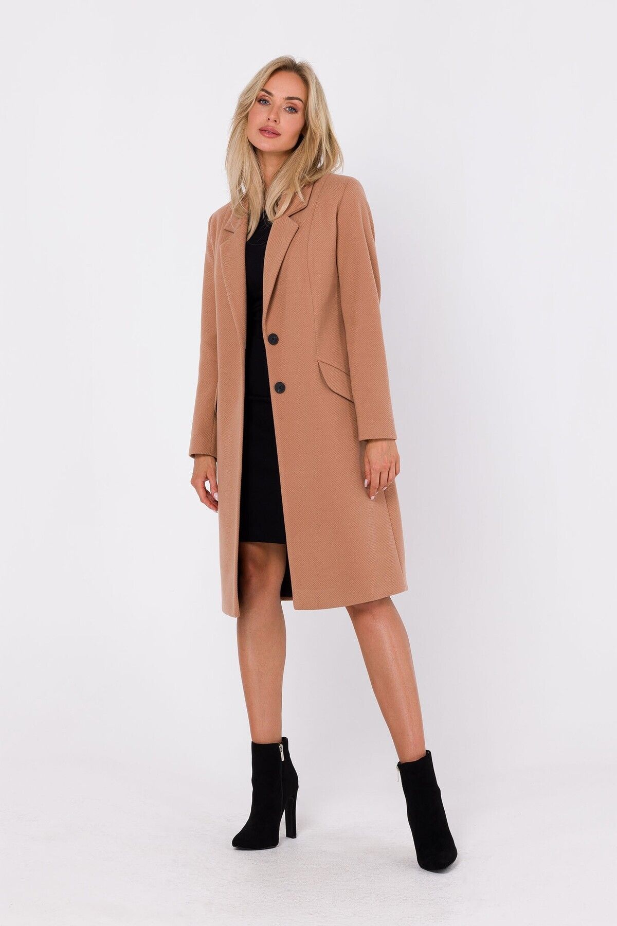 Made of Emotion-Classic coat fastened with buttons 2