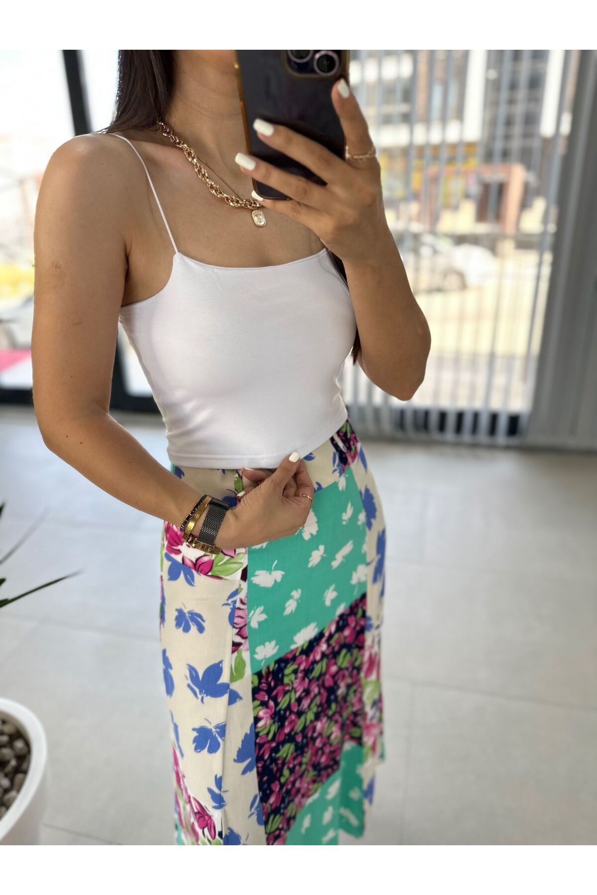 complete the look image