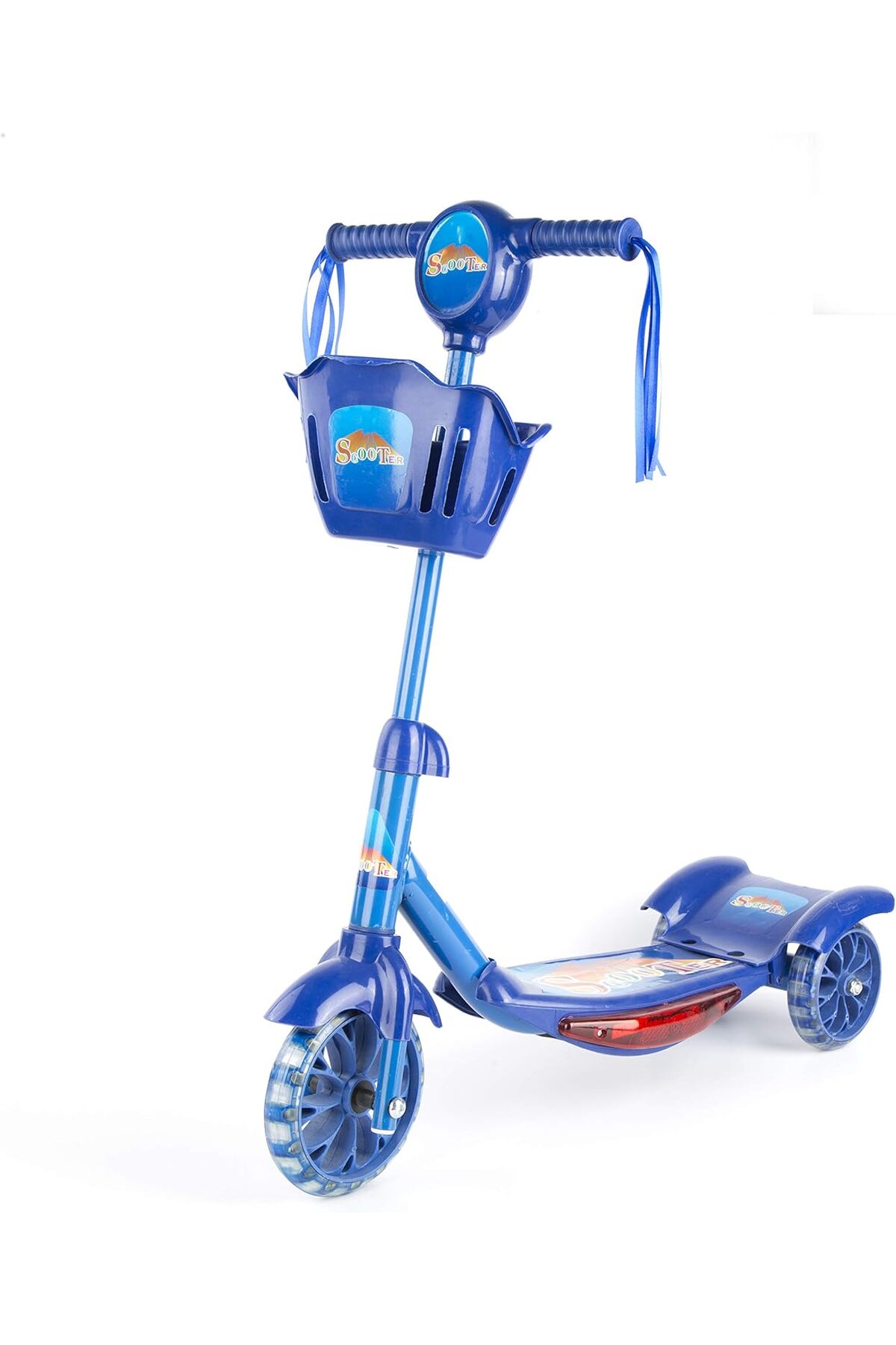 سكوتر مع سلة. تزلج ممتع للأولاد والبنات، مثالي للع...
