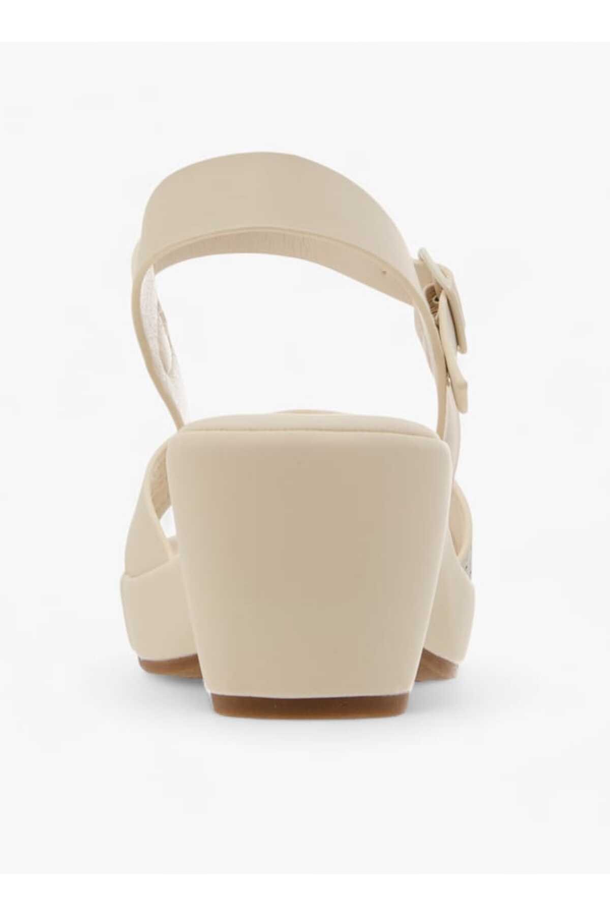Flora Bella by Shoexpress-صندل Flora Bella Monogram Print Cross Strap مع كعب سميك وإغلاق بإبزيم 5