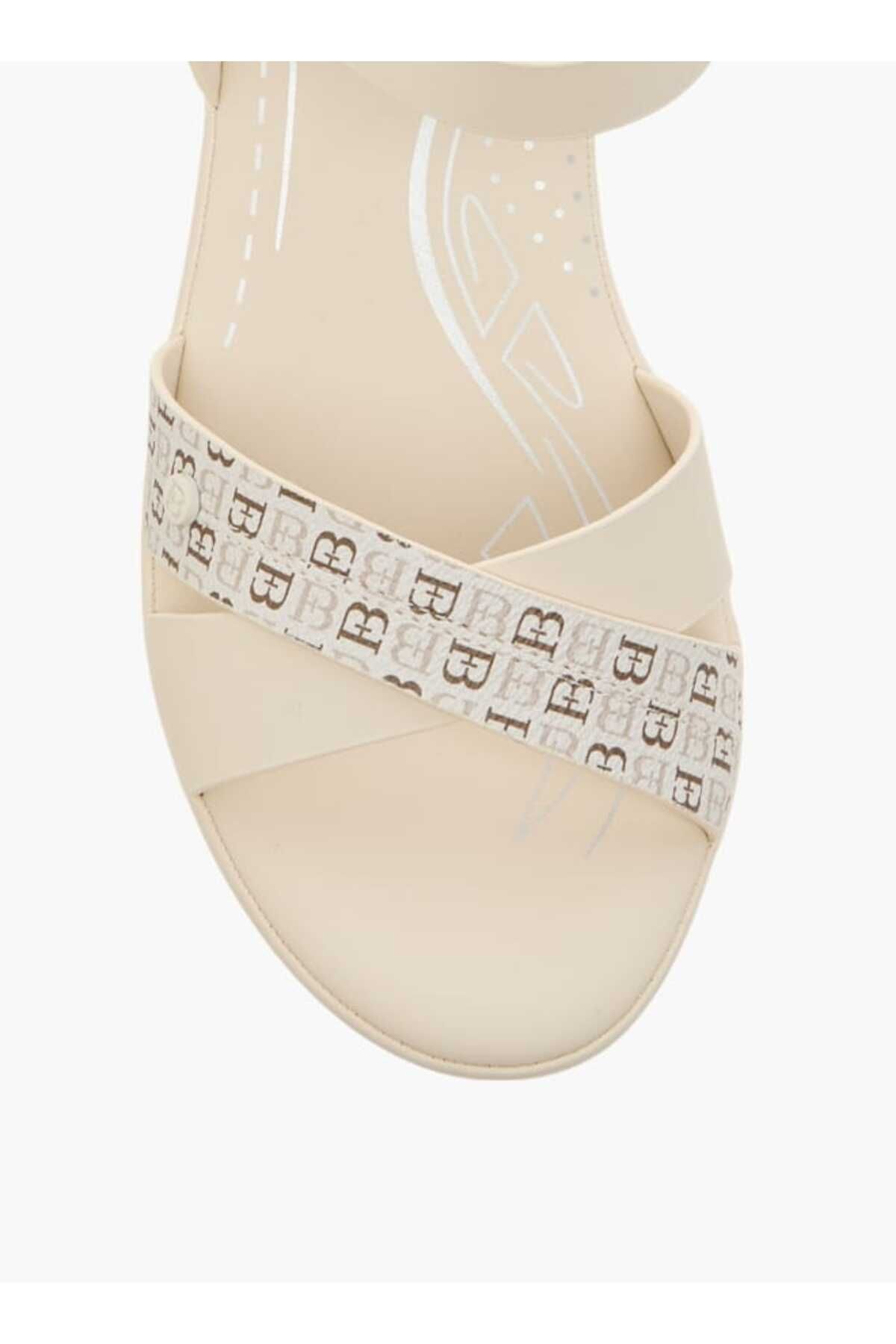 Flora Bella by Shoexpress-صندل Flora Bella Monogram Print Cross Strap مع كعب سميك وإغلاق بإبزيم 4