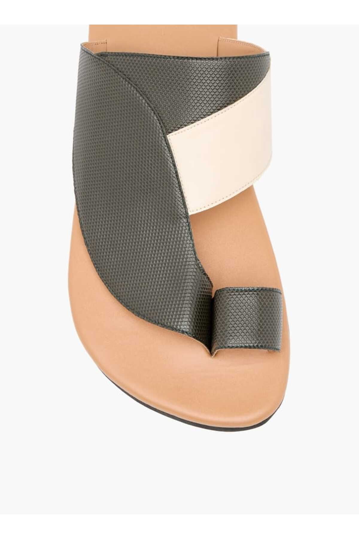 LBL by Shoexpress-Panelled Slip-On Arabic Sandals with Toe Loop Detail 3