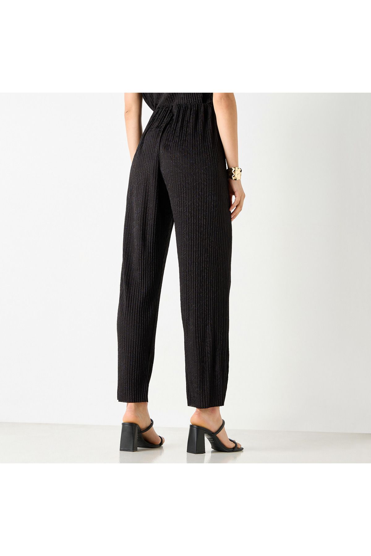 Iconic-Textured Flexi Waist Pants 3