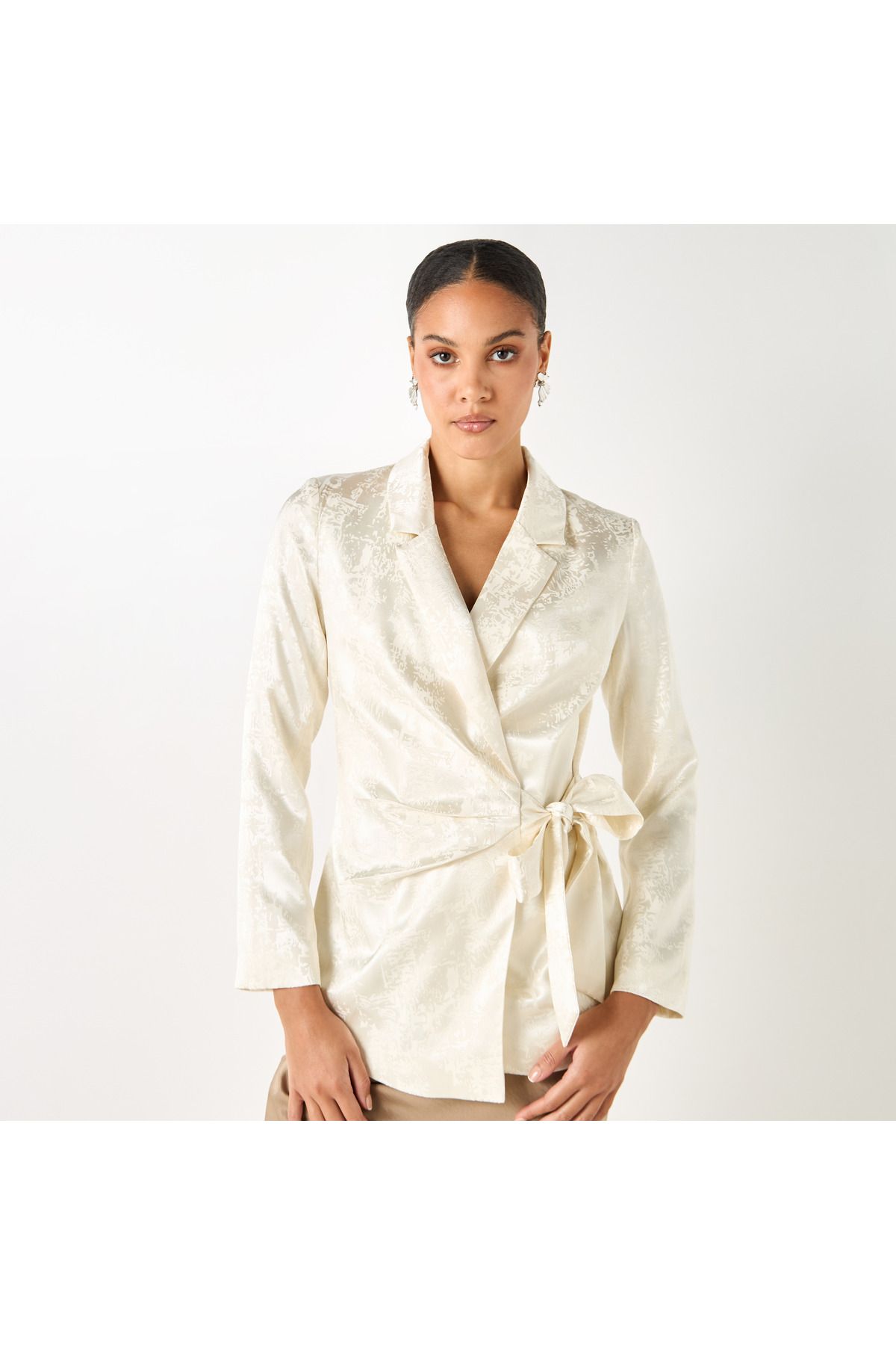 Iconic-Textured Notched Lapel Jacket With Long Sleeves And Tie-up Detail 1