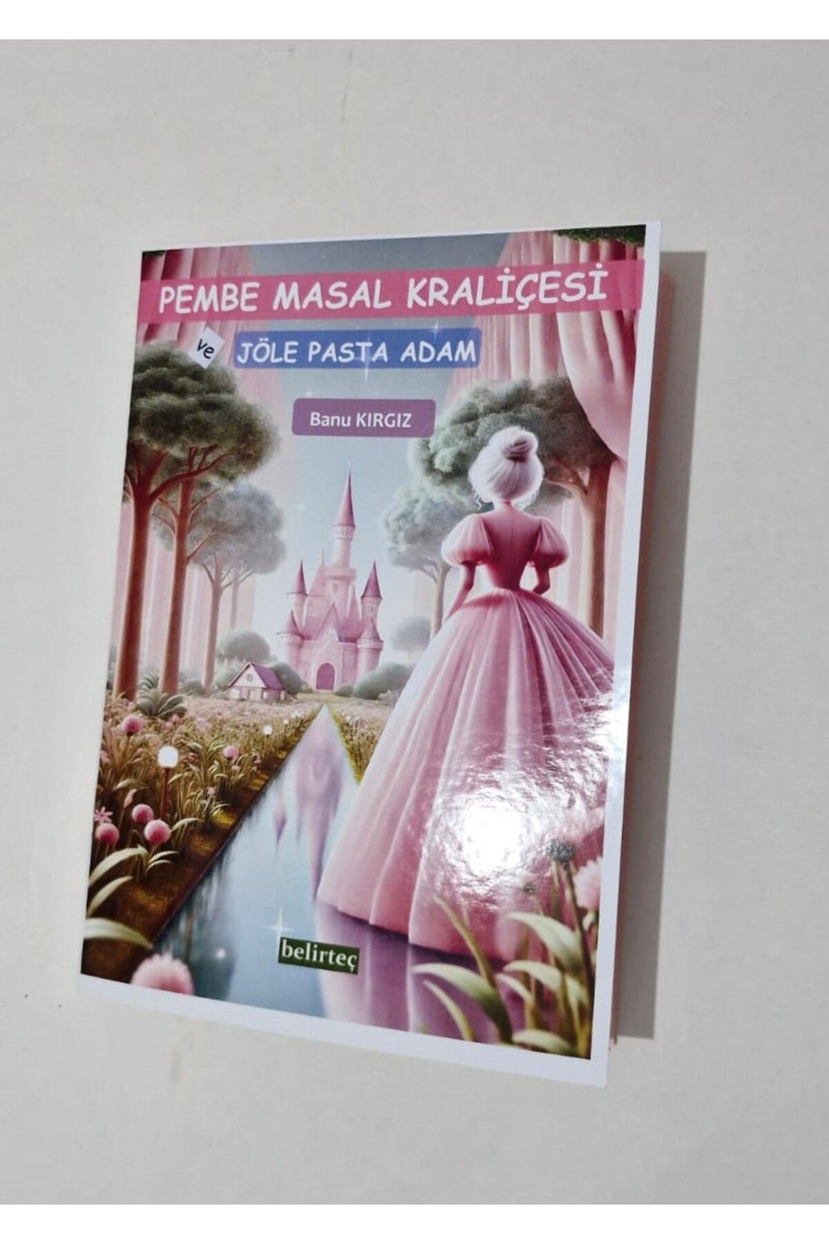 Belirteç Pembe Masal Kraliçesi ve Jöle Pasta Adam (Çocuk Kitabı, 4-9 Yaş)