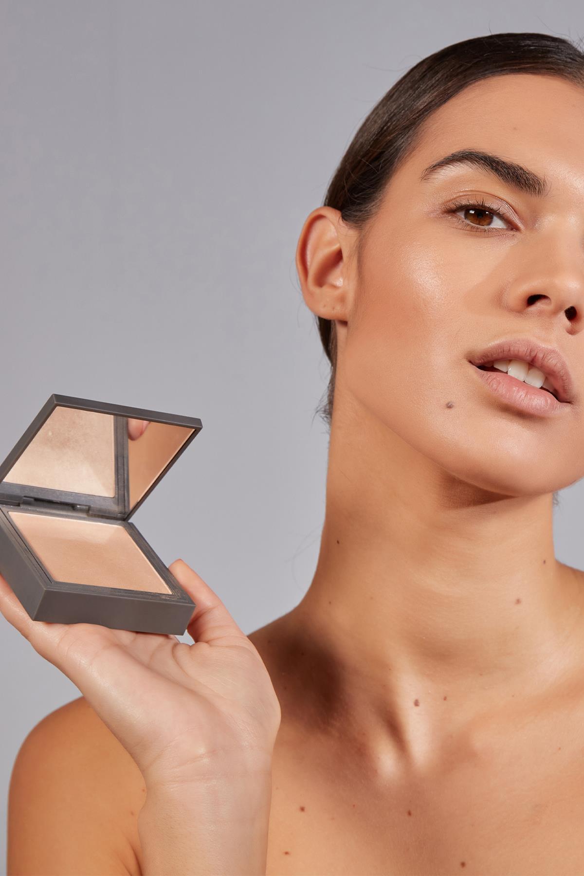 Aydınlatıcı - Powder Highlighter Nude — بژ AAAYD01 — تصویر 3 از 5