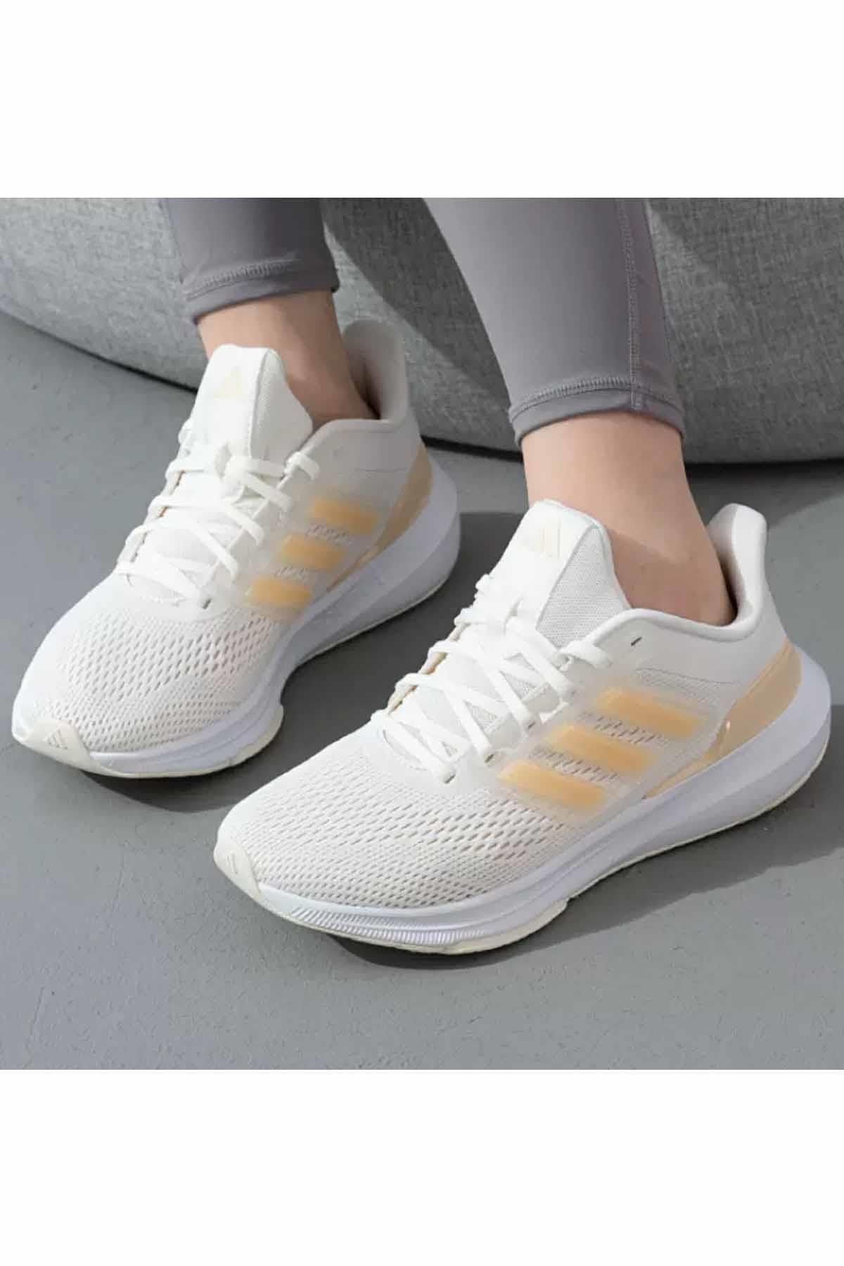 کفش دو و تمرین سفید زنانه Ultrabounce V 1 زنانی که رانینگ هستند IE0725Beyaz adidas