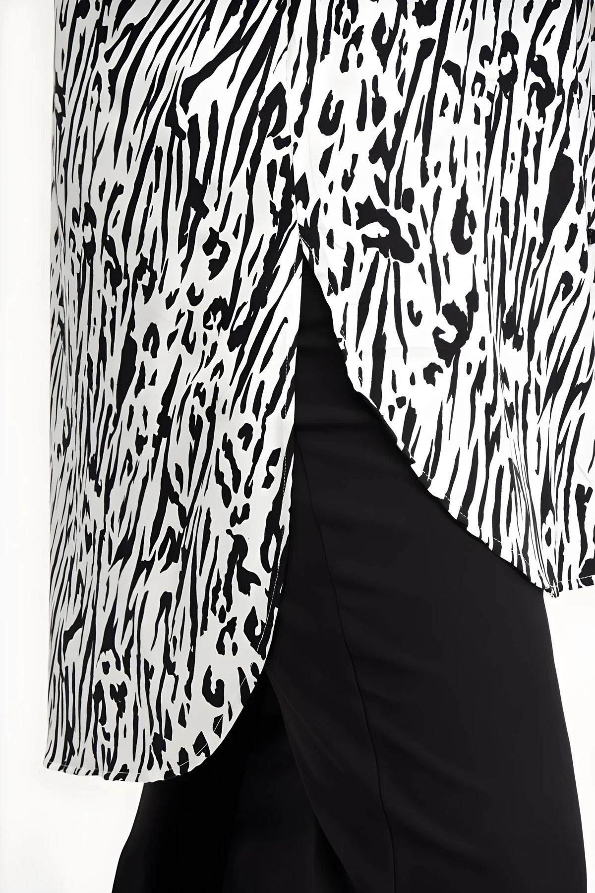 Hanezza-Special for Those Seeking Comfort: Viscose Judge Collar Zebra Pattern Tunic 2