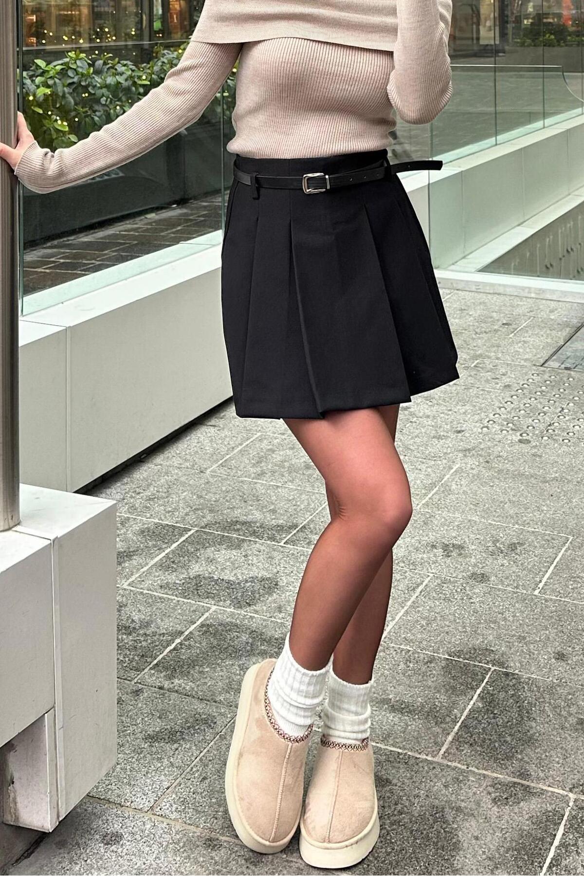 Madmext Siyah Önü Pileli Kemerli Kadın Şort Etek MG2299 görsel 6