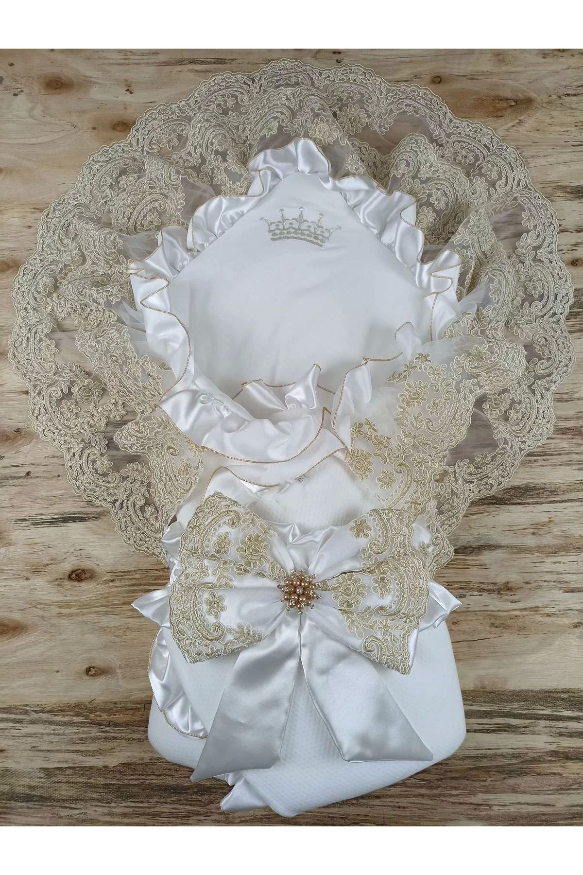 TİMİON-Sahra - Gold Baby Blanket with Pearl and Lace Bow Detail and Double Lace Veil 1