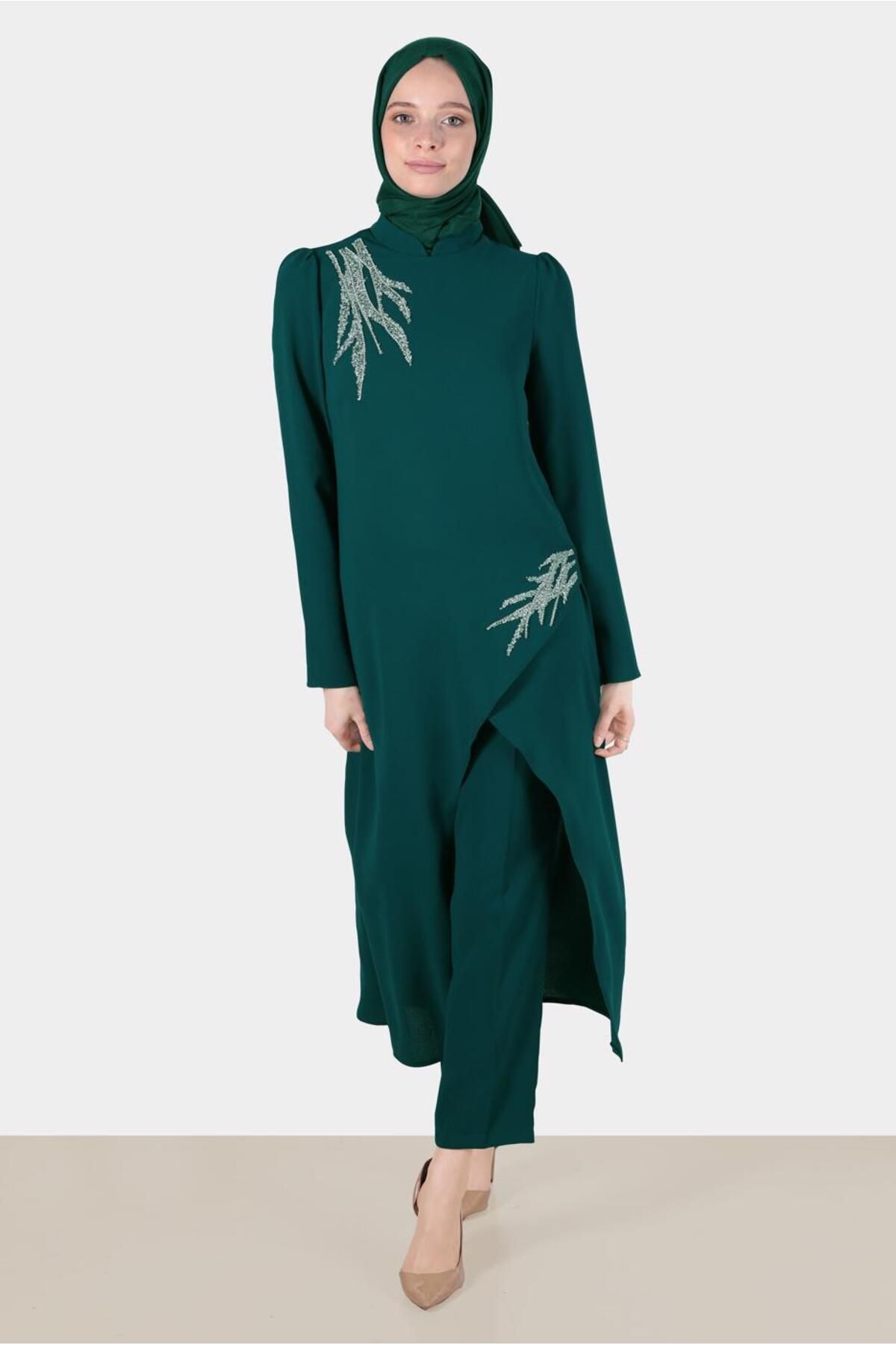 شلوار دو نفره با جزئیات سنگی. تیم 30262 Alvina