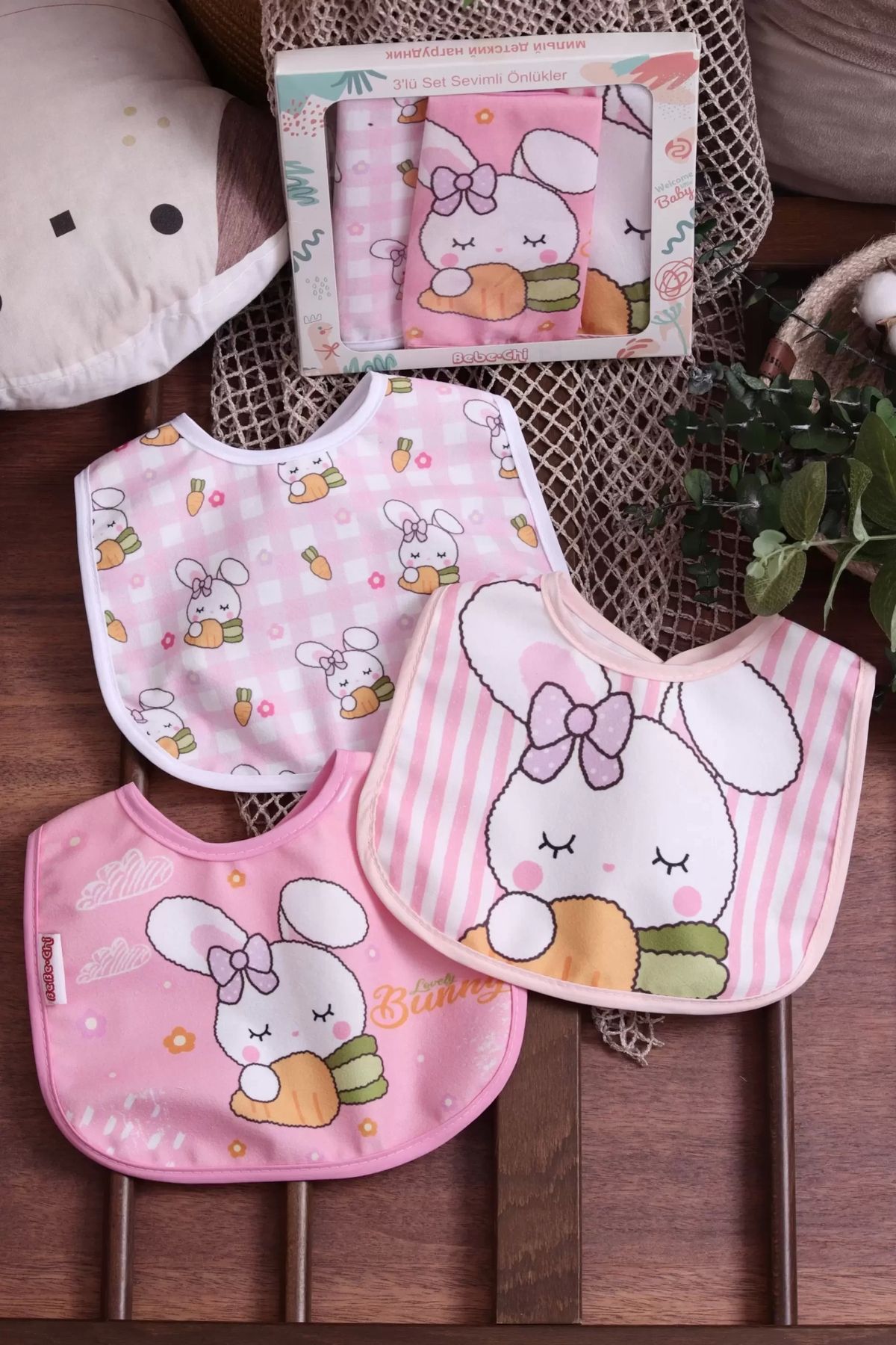 TİMİON Tavşan Temalı Kare 3 Parça Microfiber Mama Önlüğü Kendi Kutusunda (sıvı Geçirmez) Çıtçıtlı