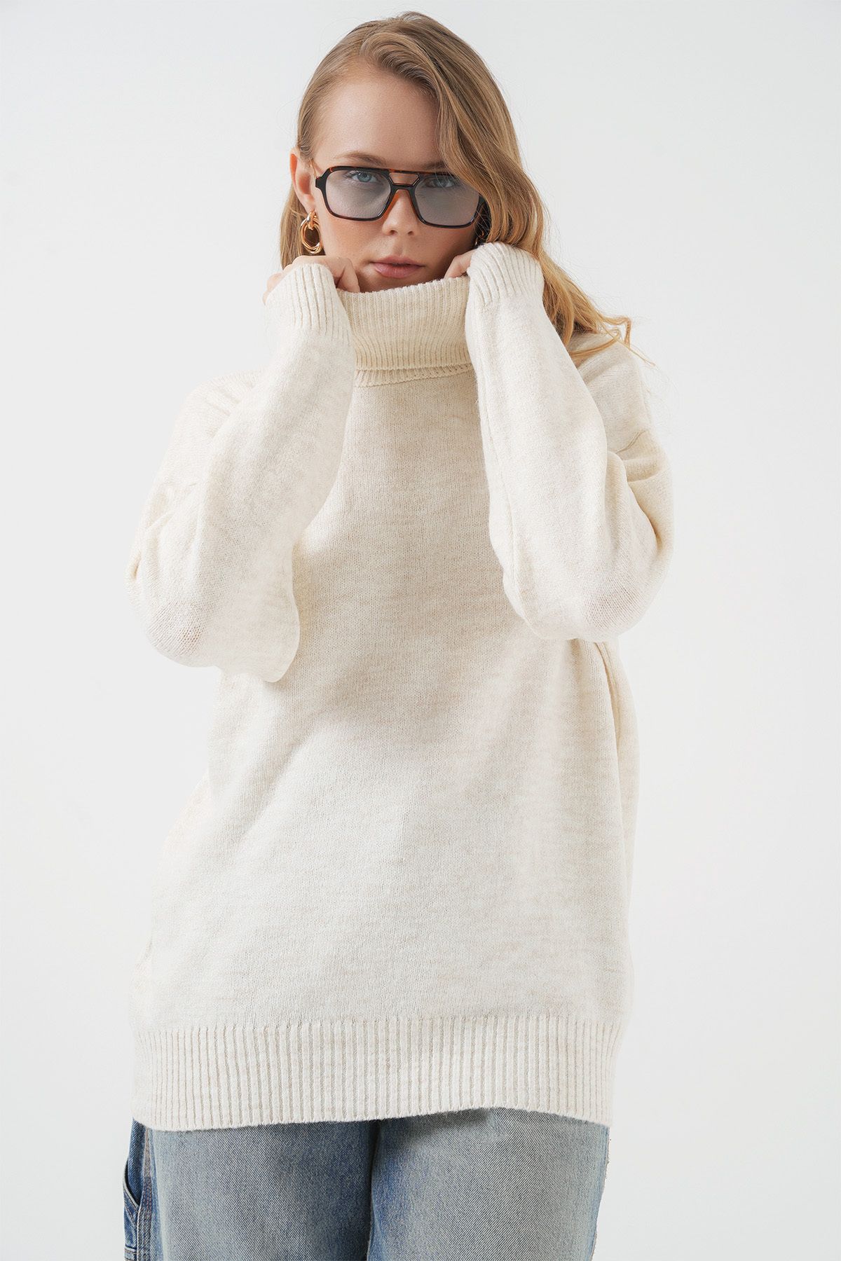 Bigdart-15917 Women's Turtleneck Oversize Knitwear Sweater - Ecru 3