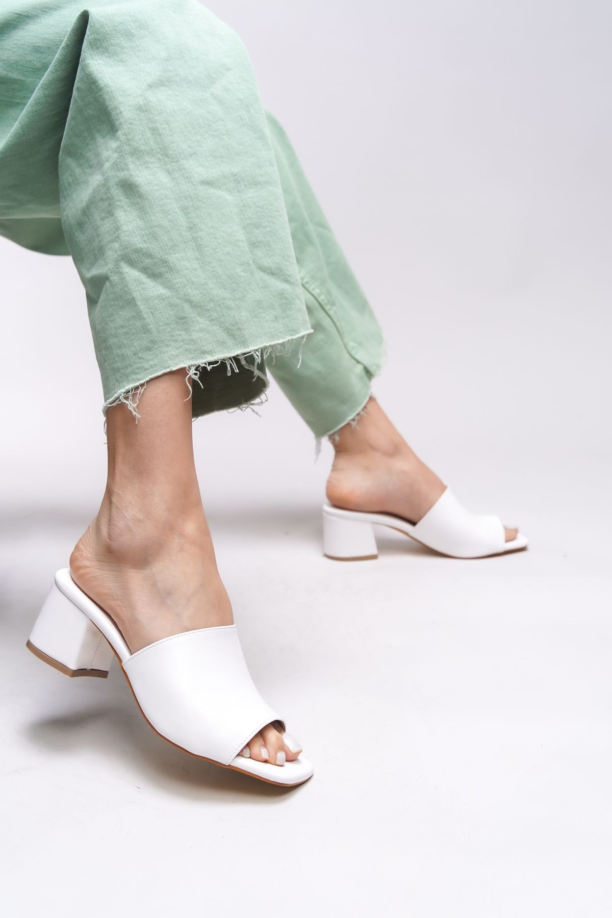 Riccon-Γυναικείες παντόφλες με τακούνι Wolrithe White Skin - 0012125 4