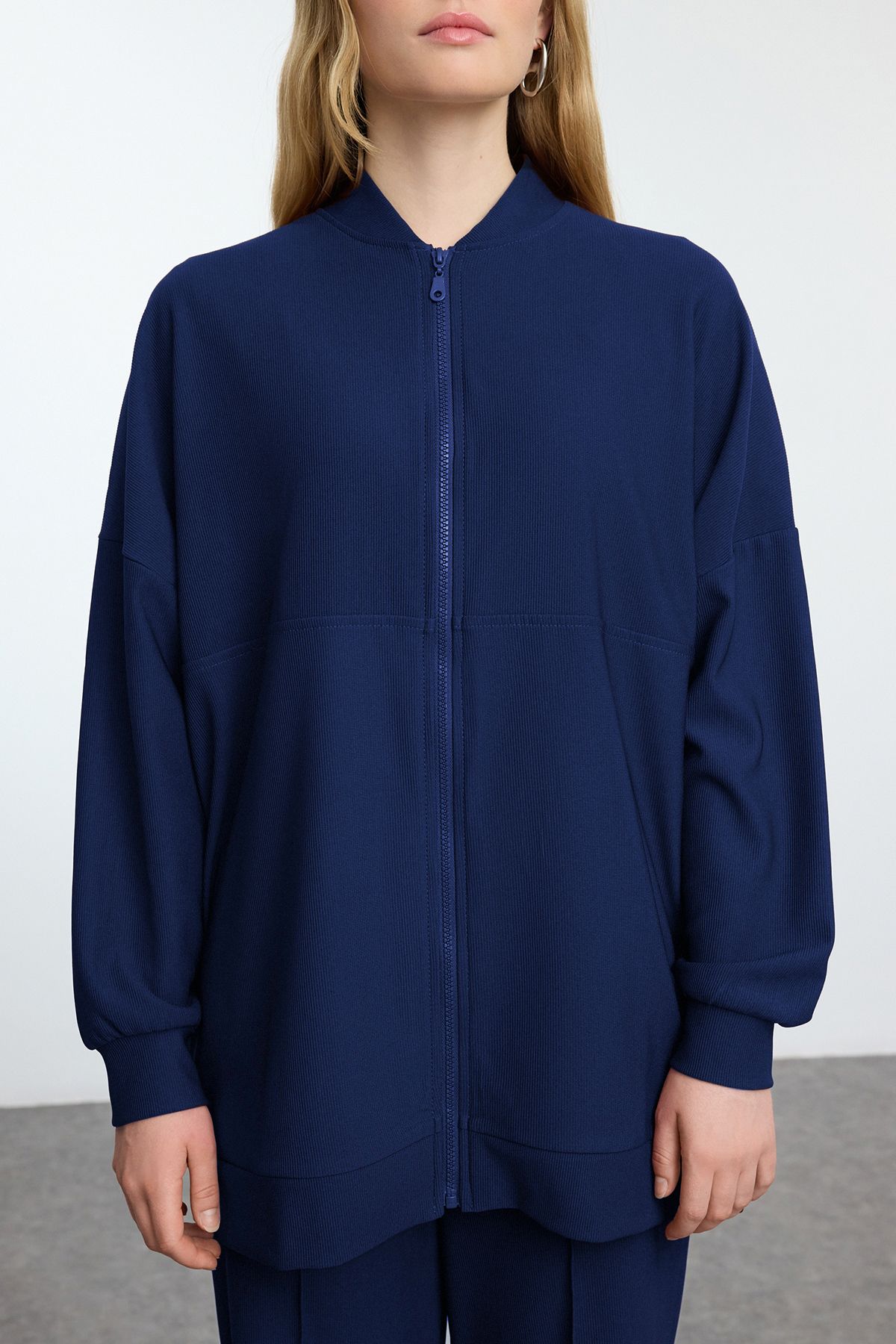 Trendyol Modest-Námornícka modrá oversize súprava teplákov s textúrou Tctaw25En00004 3