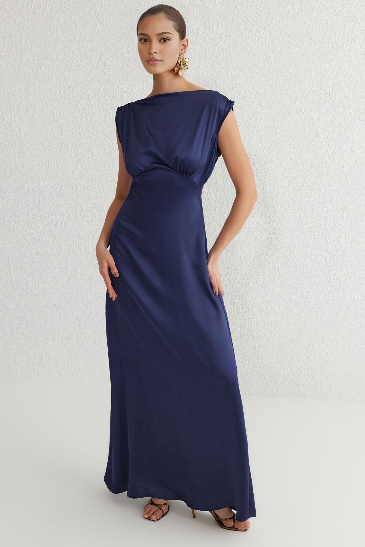 Trendyol Collection Granatowa gładka satynowa maxi stylowa wieczorowa sukienka i sukienka na bal maturalny Tprss25Ae00000