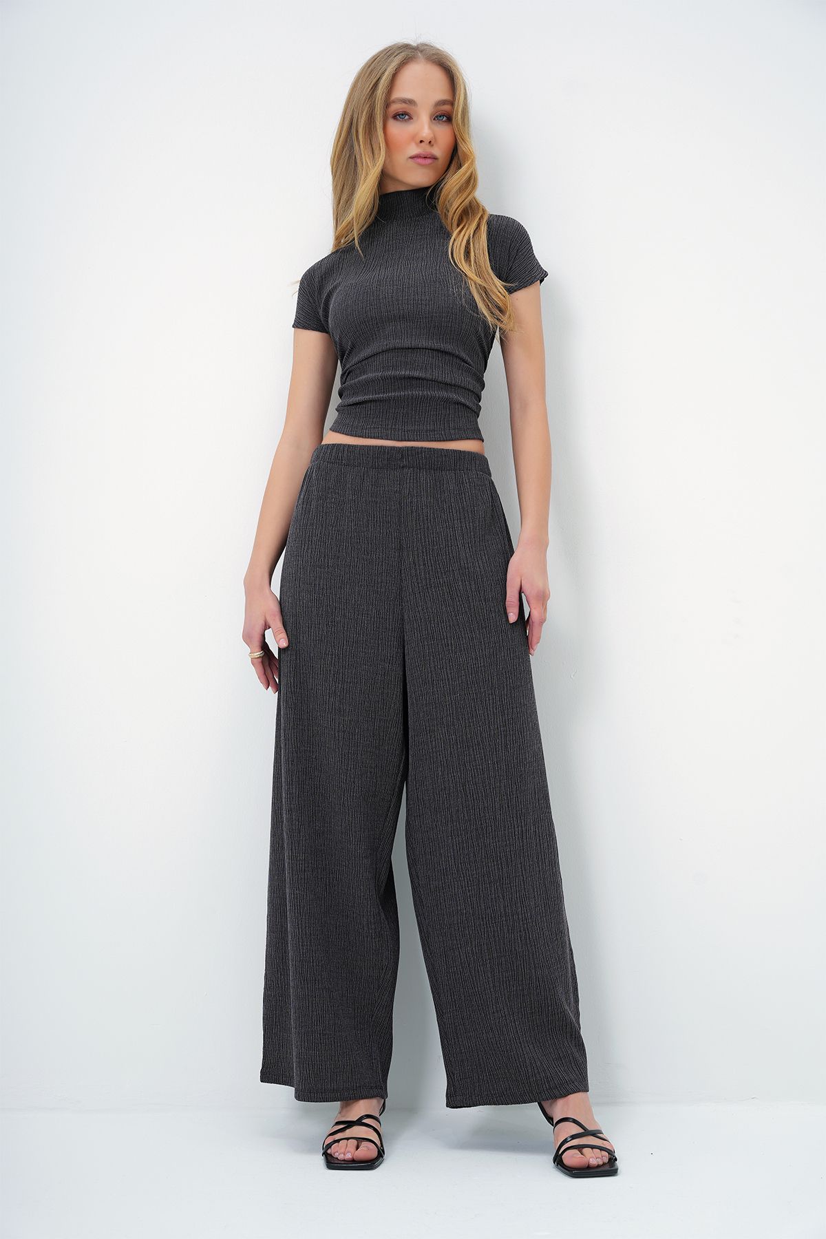 Trend Alaçatı Stili-Anthracite Women's Crop Blouse and Wide-Leg Pants Set - Stand Collar with Draped Side Detail Alc-X13411 2